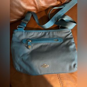 Coach crossbody turquoise with thick adjustable strap